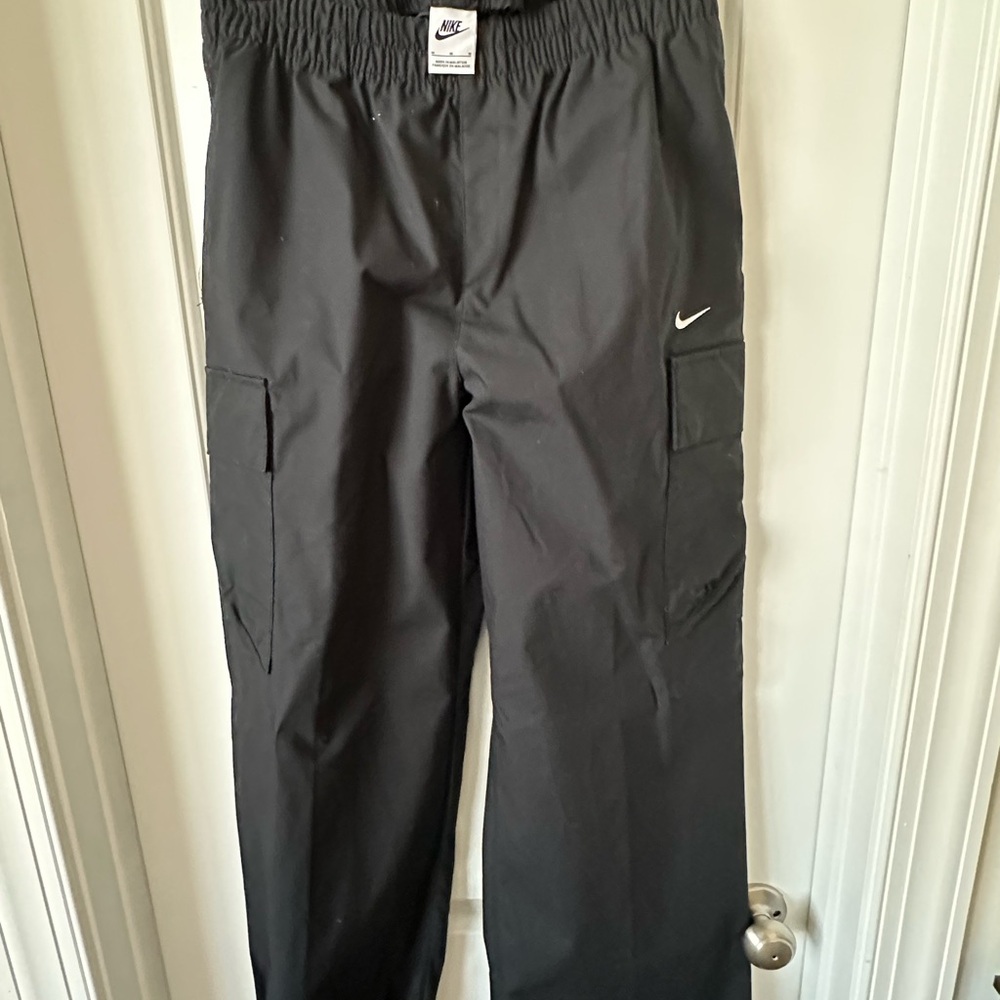 Nike Women's Green Cargo Joggers - Picture 13 of 13